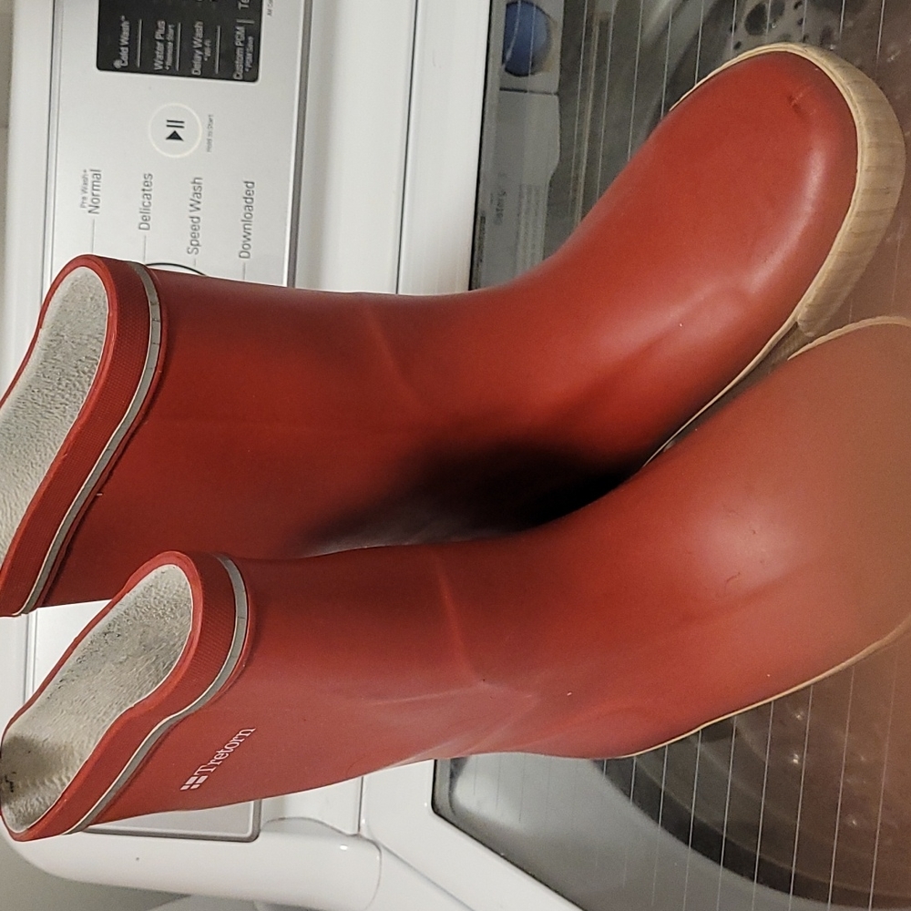 Pre owned tretorn  rain boots pink